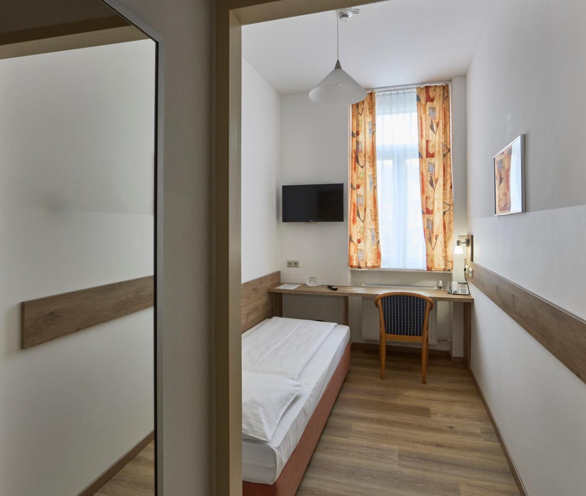 Hotel Terminus Wina Bagian luar foto