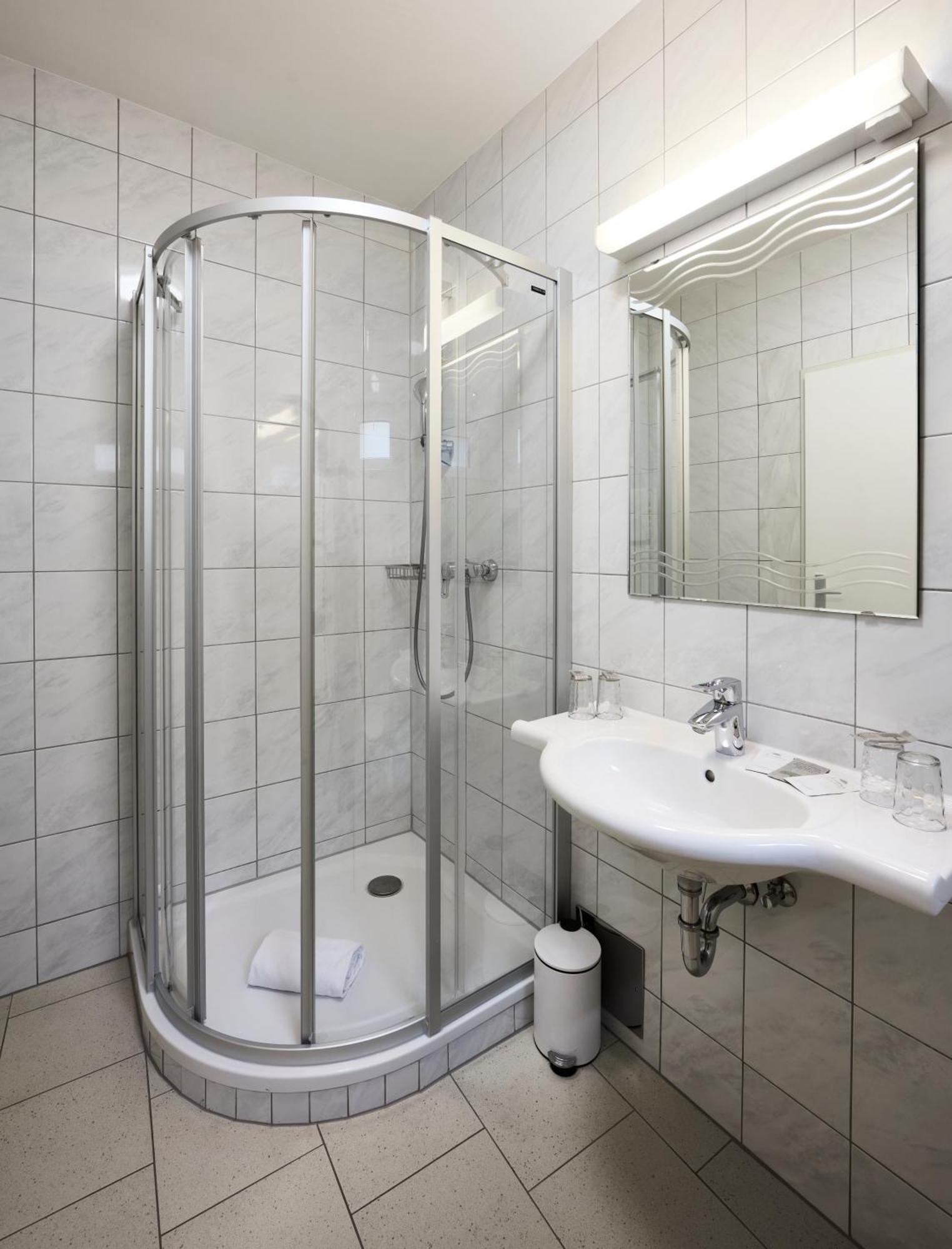 Hotel Terminus Wina Bagian luar foto